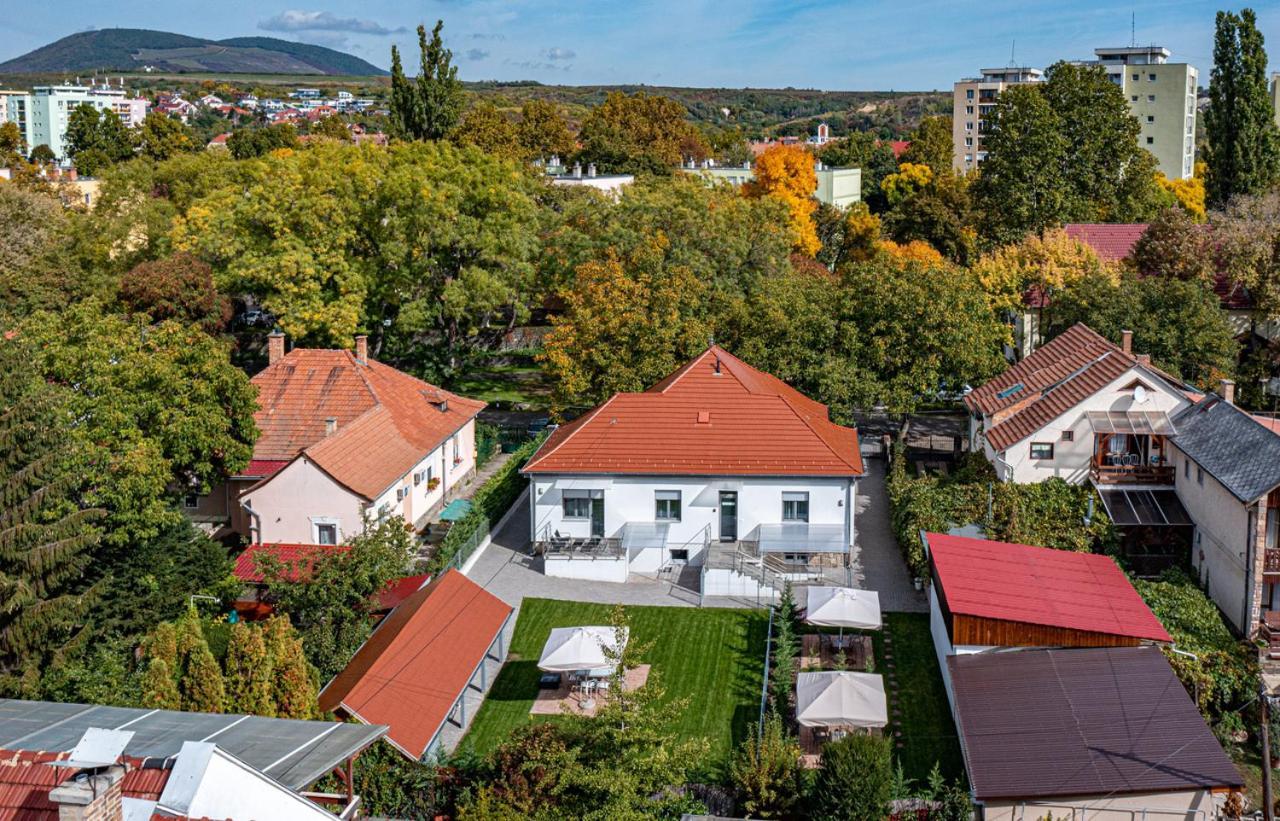 Villa Garden Eger Bagian luar foto